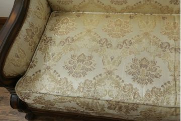 中古　ヨーロッパ輸入家具　大型　クラシカルで品のある佇まいが魅力の2.5人掛けソファ(2人掛けソファ、3人掛けソファ)(R-060844)