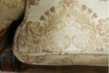中古　ヨーロッパ輸入家具　大型　クラシカルで品のある佇まいが魅力の2.5人掛けソファ(2人掛けソファ、3人掛けソファ)(R-060844)
