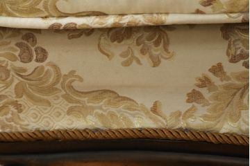 中古　ヨーロッパ輸入家具　大型　クラシカルで品のある佇まいが魅力の2.5人掛けソファ(2人掛けソファ、3人掛けソファ)(R-060844)