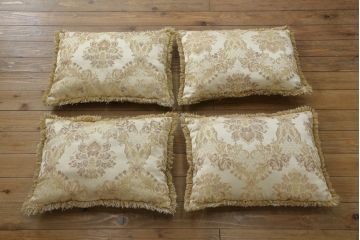 中古　ヨーロッパ輸入家具　大型　クラシカルで品のある佇まいが魅力の2.5人掛けソファ(2人掛けソファ、3人掛けソファ)(R-060844)