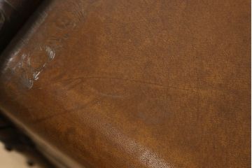 中古　イギリス　THEODORE ALEXANDER(セオドア アレキサンダー)　一風変わったデザインが面白いトランクテーブル(定価約40万円)(センターテーブル、ローテーブル)(R-060848)