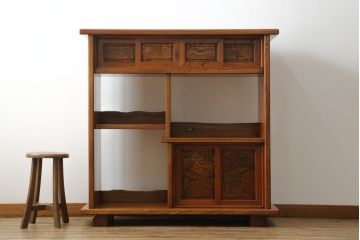 中古　美品　国産　職人手造り　総欅(ケヤキ)無垢材　漆塗り　美しい杢目を堪能できる飾り棚(茶棚、違い棚、収納棚、戸棚)(R-060858)
