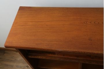 中古　美品　国産　職人手造り　総欅(ケヤキ)無垢材　漆塗り　美しい杢目を堪能できる飾り棚(茶棚、違い棚、収納棚、戸棚)(R-060858)