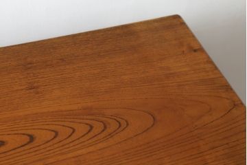 中古　美品　国産　職人手造り　総欅(ケヤキ)無垢材　漆塗り　美しい杢目を堪能できる飾り棚(茶棚、違い棚、収納棚、戸棚)(R-060858)