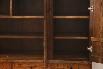 中古　美品　岩手県岩泉・純木家具　セン材無垢　漆塗り　収納力抜群!シンプルなデザインの二段重ね食器棚(戸棚、収納棚、キャビネット)(定価約90万円)(R-060860)