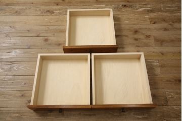 中古　美品　岩手県岩泉・純木家具　セン材無垢　漆塗り　収納力抜群!シンプルなデザインの二段重ね食器棚(戸棚、収納棚、キャビネット)(定価約90万円)(R-060860)