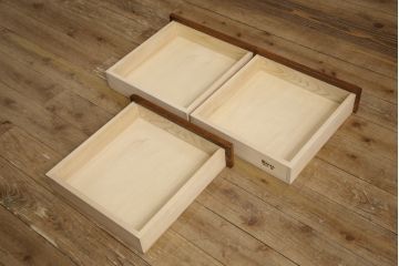 中古　美品　岩手県岩泉・純木家具　セン材無垢　漆塗り　収納力抜群!シンプルなデザインの二段重ね食器棚(戸棚、収納棚、キャビネット)(定価約90万円)(R-060860)