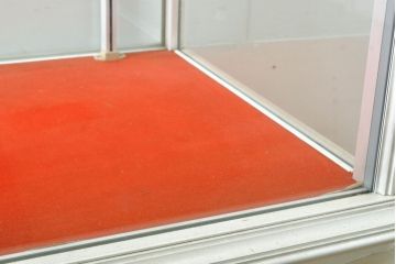 中古　希少デザイン　スチール製　イタリア　ロココ調では珍しい横長ガラスケース(ショーケース、飾り棚、陳列棚、キャビネット、店舗什器)(R-060861)