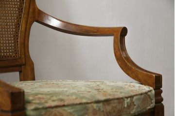 中古　DREXEL HERITAGE(ドレクセルヘリテイジ)　Cameo Classics(キャメオクラシックス)　格調高い雰囲気が魅力のマホガニー製アームチェア(イス、椅子、ダイニングチェア)(定価約35万円)(R-060877)