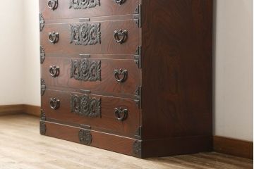 中古　美品　岩谷堂箪笥　大振りの金具が存在感を放つ衣装箪笥(和タンス、収納箪笥、引き出し)(R-060881)