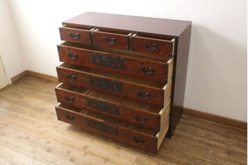 中古　美品　岩谷堂箪笥　大振りの金具が存在感を放つ衣装箪笥(和タンス、収納箪笥、引き出し)(R-060881)