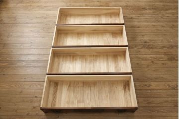 中古　美品　岩谷堂箪笥　大振りの金具が存在感を放つ衣装箪笥(和タンス、収納箪笥、引き出し)(R-060881)