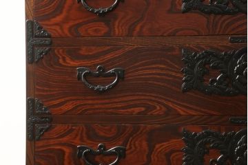 中古　美品　岩谷堂箪笥　大振りの金具が存在感を放つ衣装箪笥(和タンス、収納箪笥、引き出し)(R-060881)