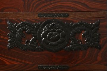 中古　美品　岩谷堂箪笥　大振りの金具が存在感を放つ衣装箪笥(和タンス、収納箪笥、引き出し)(R-060881)