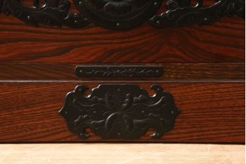 中古　美品　岩谷堂箪笥　大振りの金具が存在感を放つ衣装箪笥(和タンス、収納箪笥、引き出し)(R-060881)