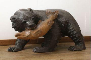 和製アンティーク　上西作　作家物　超特大　まるで本物!!　毛流れや鱗に至るまでとにかく彫りが良い!!　木彫りの熊(置物、置き物、ディスプレイ)(R-060882)