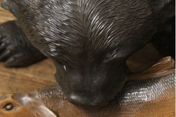 和製アンティーク　上西作　作家物　超特大　まるで本物!!　毛流れや鱗に至るまでとにかく彫りが良い!!　木彫りの熊(置物、置き物、ディスプレイ)(R-060882)