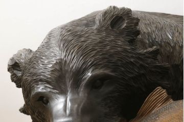 和製アンティーク　上西作　作家物　超特大　まるで本物!!　毛流れや鱗に至るまでとにかく彫りが良い!!　木彫りの熊(置物、置き物、ディスプレイ)(R-060882)
