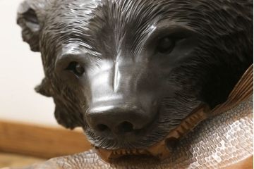 和製アンティーク　上西作　作家物　超特大　まるで本物!!　毛流れや鱗に至るまでとにかく彫りが良い!!　木彫りの熊(置物、置き物、ディスプレイ)(R-060882)