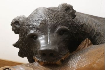 和製アンティーク　上西作　作家物　超特大　まるで本物!!　毛流れや鱗に至るまでとにかく彫りが良い!!　木彫りの熊(置物、置き物、ディスプレイ)(R-060882)