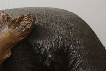 和製アンティーク　上西作　作家物　超特大　まるで本物!!　毛流れや鱗に至るまでとにかく彫りが良い!!　木彫りの熊(置物、置き物、ディスプレイ)(R-060882)