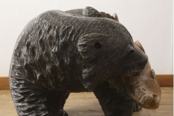 和製アンティーク　上西作　作家物　超特大　まるで本物!!　毛流れや鱗に至るまでとにかく彫りが良い!!　木彫りの熊(置物、置き物、ディスプレイ)(R-060882)