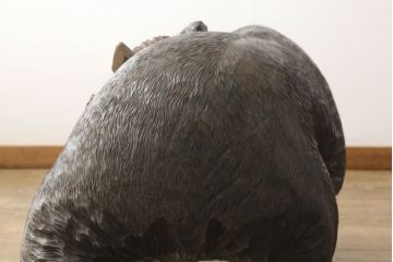 和製アンティーク　上西作　作家物　超特大　まるで本物!!　毛流れや鱗に至るまでとにかく彫りが良い!!　木彫りの熊(置物、置き物、ディスプレイ)(R-060882)