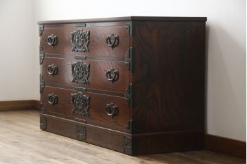 中古　美品　岩谷堂箪笥　天板リメイク　存在感のある金具が和の趣あふれる衣装箪笥(和タンス、引き出し、リビングボード)(R-060884)