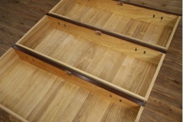 中古　美品　岩谷堂箪笥　天板リメイク　存在感のある金具が和の趣あふれる衣装箪笥(和タンス、引き出し、リビングボード)(R-060884)