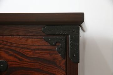 中古　美品　岩谷堂箪笥　天板リメイク　存在感のある金具が和の趣あふれる衣装箪笥(和タンス、引き出し、リビングボード)(R-060884)