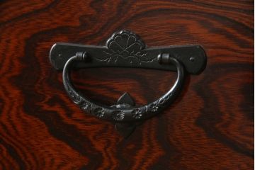 中古　美品　岩谷堂箪笥　天板リメイク　存在感のある金具が和の趣あふれる衣装箪笥(和タンス、引き出し、リビングボード)(R-060884)