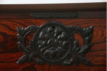 中古　美品　岩谷堂箪笥　天板リメイク　存在感のある金具が和の趣あふれる衣装箪笥(和タンス、引き出し、リビングボード)(R-060884)
