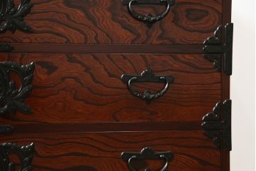 中古　美品　岩谷堂箪笥　天板リメイク　存在感のある金具が和の趣あふれる衣装箪笥(和タンス、引き出し、リビングボード)(R-060884)