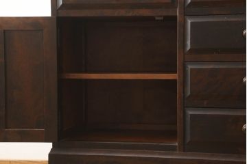 中古　北海道民芸家具　天板付きリメイク　落ち着いた空間づくりにおすすめのサイドボード(収納棚、リビングボード、サイドキャビネット)(R-060886)