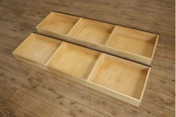 中古　北海道民芸家具　天板付きリメイク　落ち着いた空間づくりにおすすめのサイドボード(収納棚、リビングボード、サイドキャビネット)(R-060886)