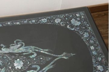 中古　韓国民芸家具　華やかな螺鈿(ラデン)細工が目を惹く座卓(ローテーブル)(R-060892)