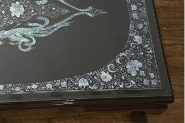 中古　韓国民芸家具　華やかな螺鈿(ラデン)細工が目を惹く座卓(ローテーブル)(R-060892)