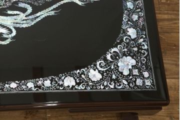 中古　韓国民芸家具　華やかな螺鈿(ラデン)細工が目を惹く座卓(ローテーブル)(R-060892)