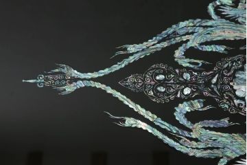 中古　韓国民芸家具　華やかな螺鈿(ラデン)細工が目を惹く座卓(ローテーブル)(R-060892)