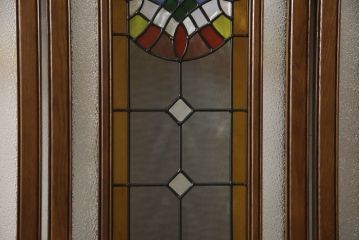 中古　美品　オーク材　ステンドグラス入り　置くだけでお部屋のアクセントになる折り畳み式パーテーション(衝立て、つい立て、間仕切り、折りたたみ)(定価約18万円)(R-060893)