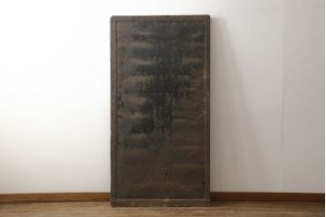 アンティーク建具　総栗材　どっしりとした重厚感が魅力の鉄板張り蔵戸1枚(鉄扉、鉄戸、引き戸、玄関戸)(R-060895)