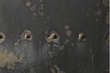 アンティーク建具　総栗材　どっしりとした重厚感が魅力の鉄板張り蔵戸1枚(鉄扉、鉄戸、引き戸、玄関戸)(R-060895)