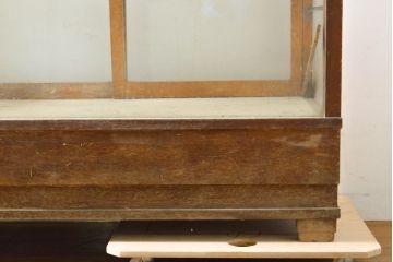 和製アンティーク　特大　ナラ(楢)材　素朴な木の風合いに懐かしさを感じるカウンターガラスケース(Gケース、ショーケース、ディスプレイケース、コレクションケース、キャビネット、飾り棚、陳列棚、店舗什器、英国)(R-060898)