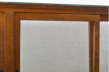 和製アンティーク　特大　ナラ(楢)材　素朴な木の風合いに懐かしさを感じるカウンターガラスケース(Gケース、ショーケース、ディスプレイケース、コレクションケース、キャビネット、飾り棚、陳列棚、店舗什器、英国)(R-060898)