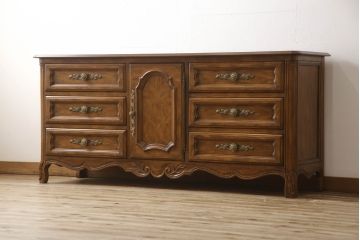 中古　美品　DREXEL HERITAGE(ドレクセルヘリテイジ)　気品あふれる佇まいが魅力のサイドボード(チェスト、引き出し)(R-060900)