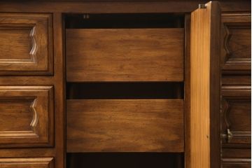 中古　美品　DREXEL HERITAGE(ドレクセルヘリテイジ)　気品あふれる佇まいが魅力のサイドボード(チェスト、引き出し)(R-060900)