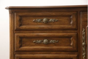 中古　美品　DREXEL HERITAGE(ドレクセルヘリテイジ)　気品あふれる佇まいが魅力のサイドボード(チェスト、引き出し)(R-060900)