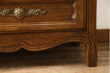 中古　美品　DREXEL HERITAGE(ドレクセルヘリテイジ)　気品あふれる佇まいが魅力のサイドボード(チェスト、引き出し)(R-060900)