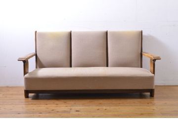 中古　永田良介商店　クラシカルな佇まいが魅力の3人掛けソファ(3P、三人掛け、アームソファ)(R-060902)