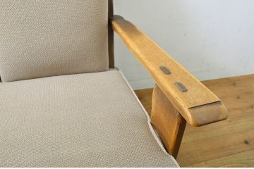 中古　永田良介商店　クラシカルな佇まいが魅力の3人掛けソファ(3P、三人掛け、アームソファ)(R-060902)